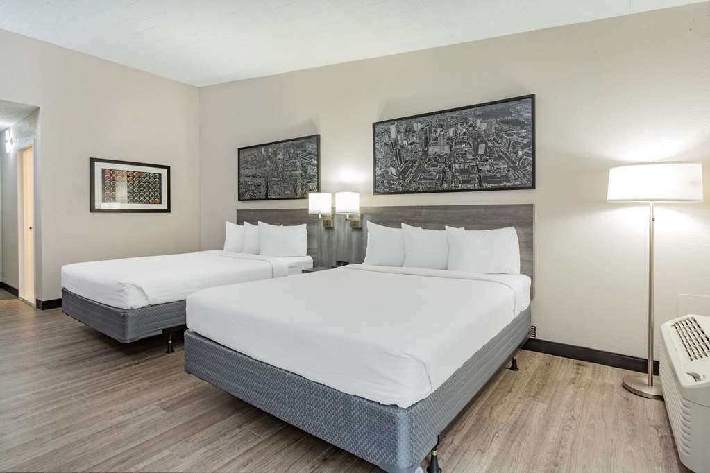 Hotel Ramada by Wyndham Hartford North / Bradley Airport photo 4