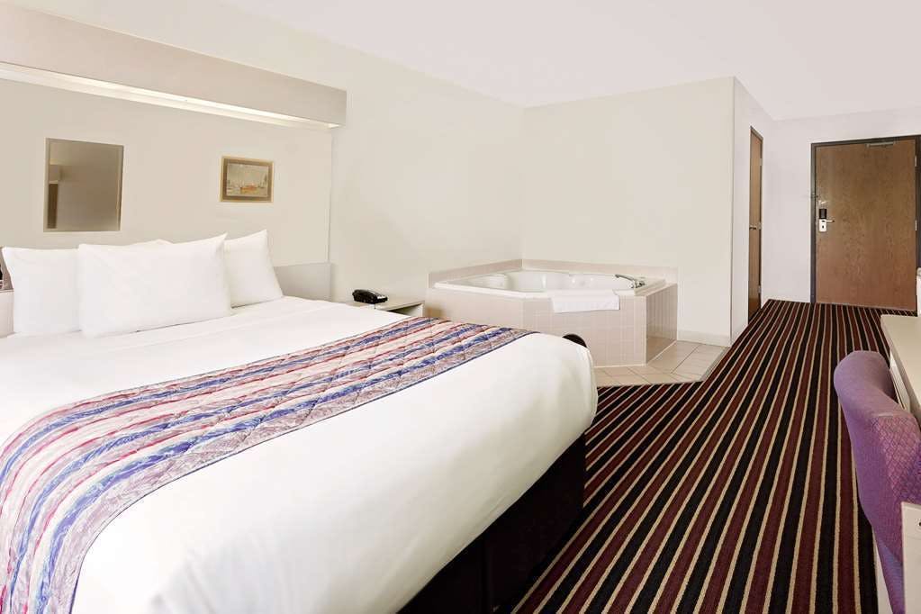 Hotel Microtel Madison East photo 1