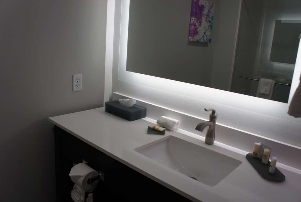 Hotel La Quinta by Wyndham Lafayette Oil Center photo 5