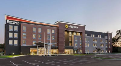 La Quinta Inn & Suites by Wyndham Mount Laurel / Moorestown