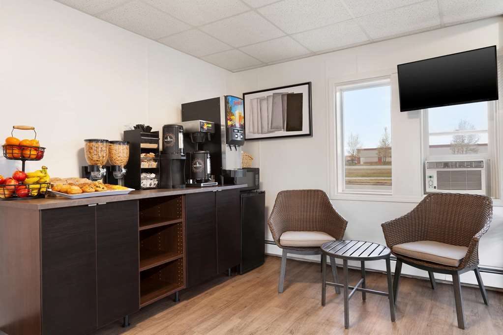 Hotel Howard Johnson by Wyndham Grande Prairie photo 3