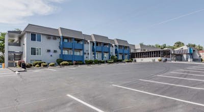 Days Inn & Suites by Wyndham Spokane