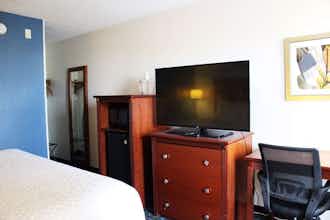 Hotel Baymont by Wyndham Dayton North photo 1