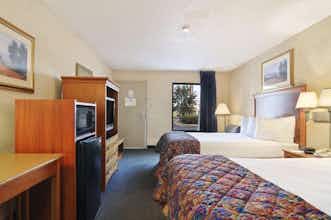 Hotel Baymont Macon I-75 photo 1