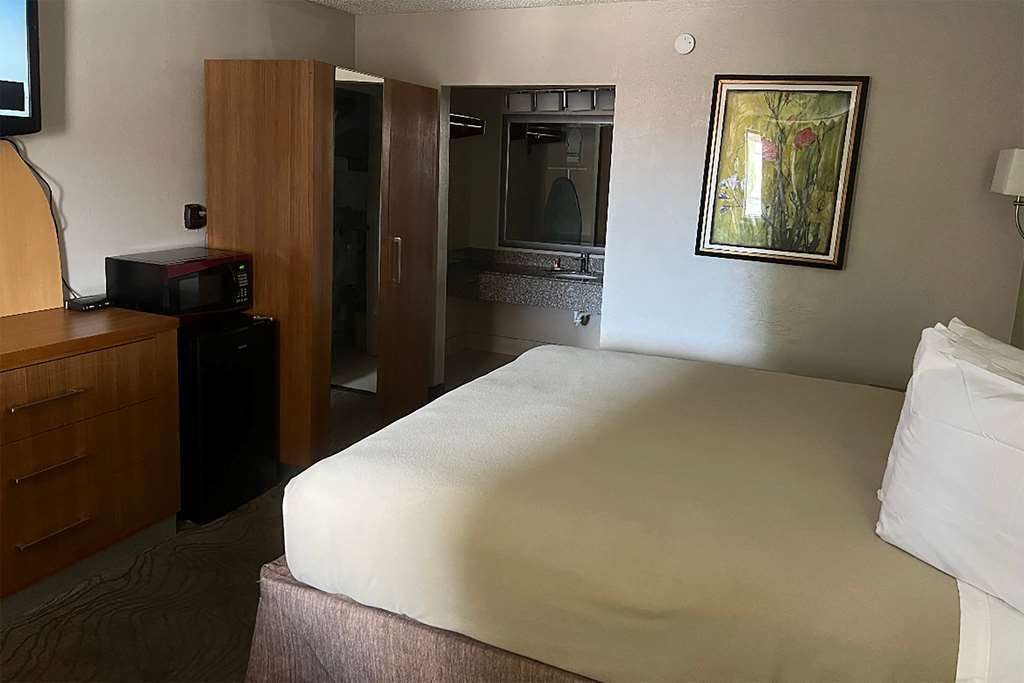 Hotel Baymont Odessa University Area photo 3