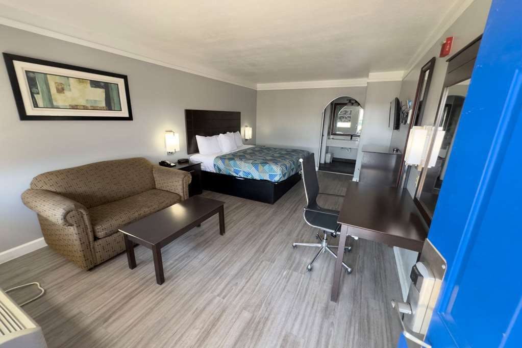 Hotel Days Inn by Wyndham Gonzales photo 2