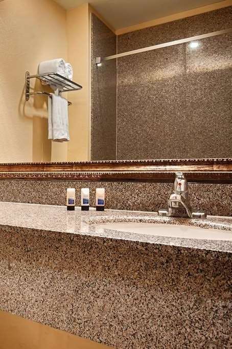 Hotel Days Inn & Suites by Wyndham Sam Houston Tollway photo 5