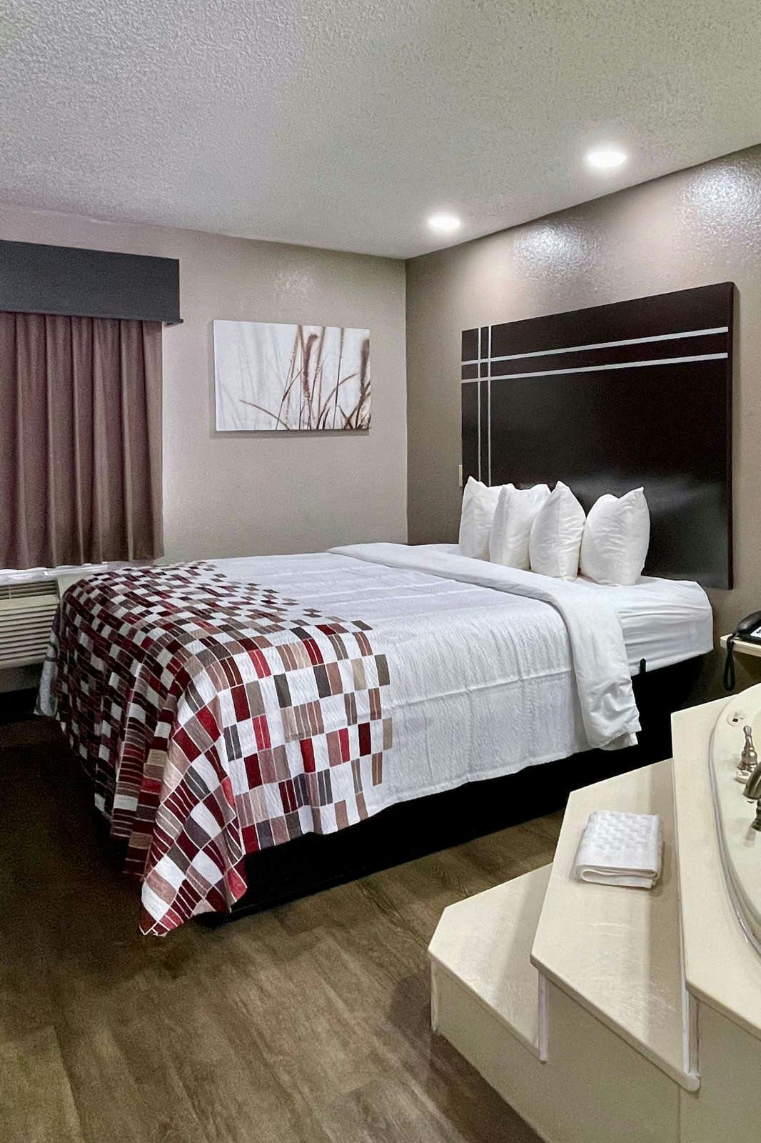 Hotel Red Roof Inn & Suites Jackson - Richland photo 1