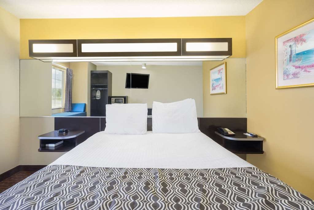 Hotel Microtel Inn & Suites by Wyndham Bowling Green photo 3