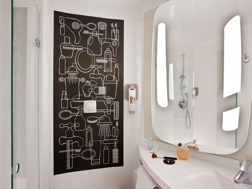 Hotel Ibis Paris Porte De Clichy Centre photo 1