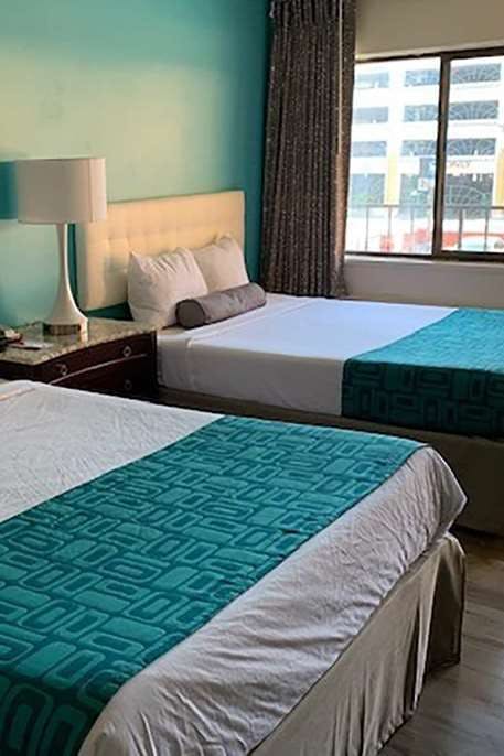 Hotel Howard Johnson by Wyndham Reno Downtown photo 2