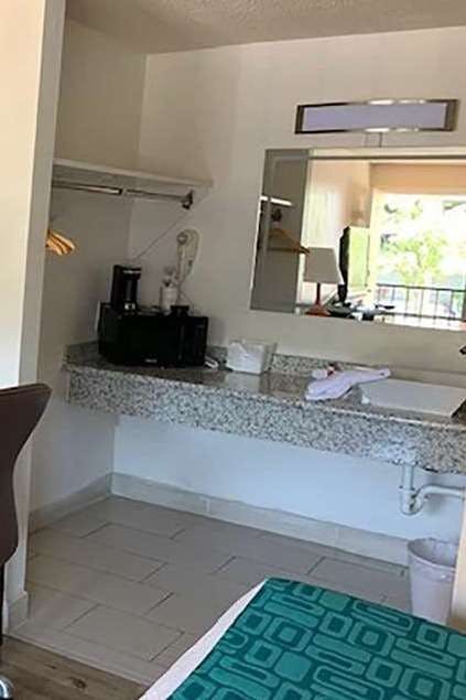 Hotel Howard Johnson by Wyndham Reno Downtown photo 4