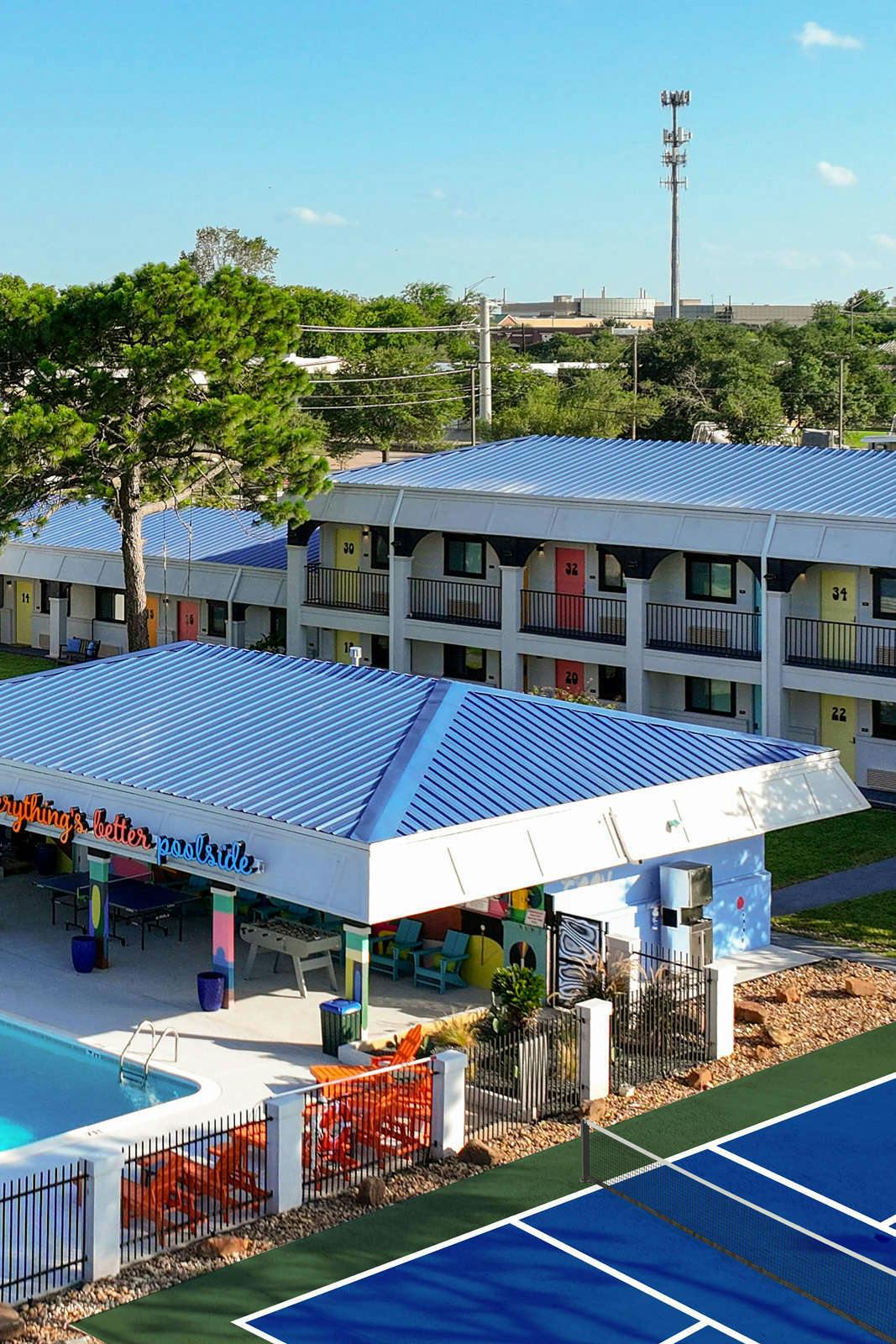 Hotel McCoy College Station - Art, Libations, Pool Society