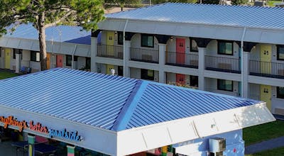 Hotel McCoy College Station - Art, Libations, Pool Society