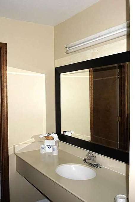 Hotel Travelodge Concord photo 4