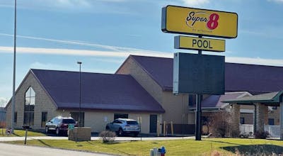 Super 8 by Wyndham Sturtevant/Racine