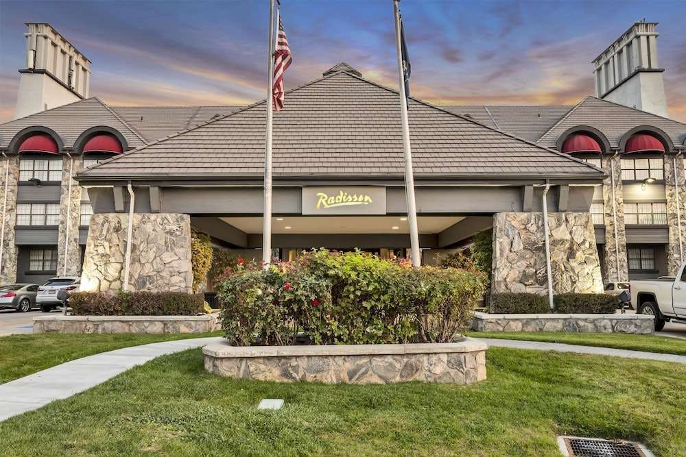 Hotel Radisson Hotel Salt Lake City Airport photo 1