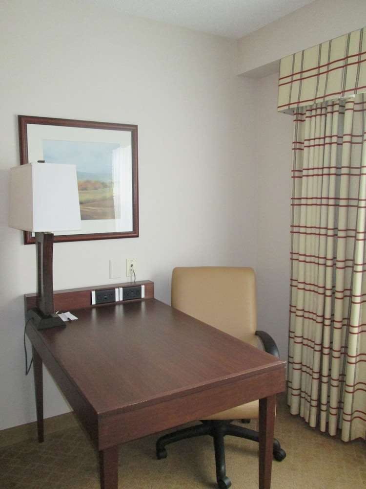 Hotel Country Inn & Suites by Radisson, Calgary-Northeast photo 2