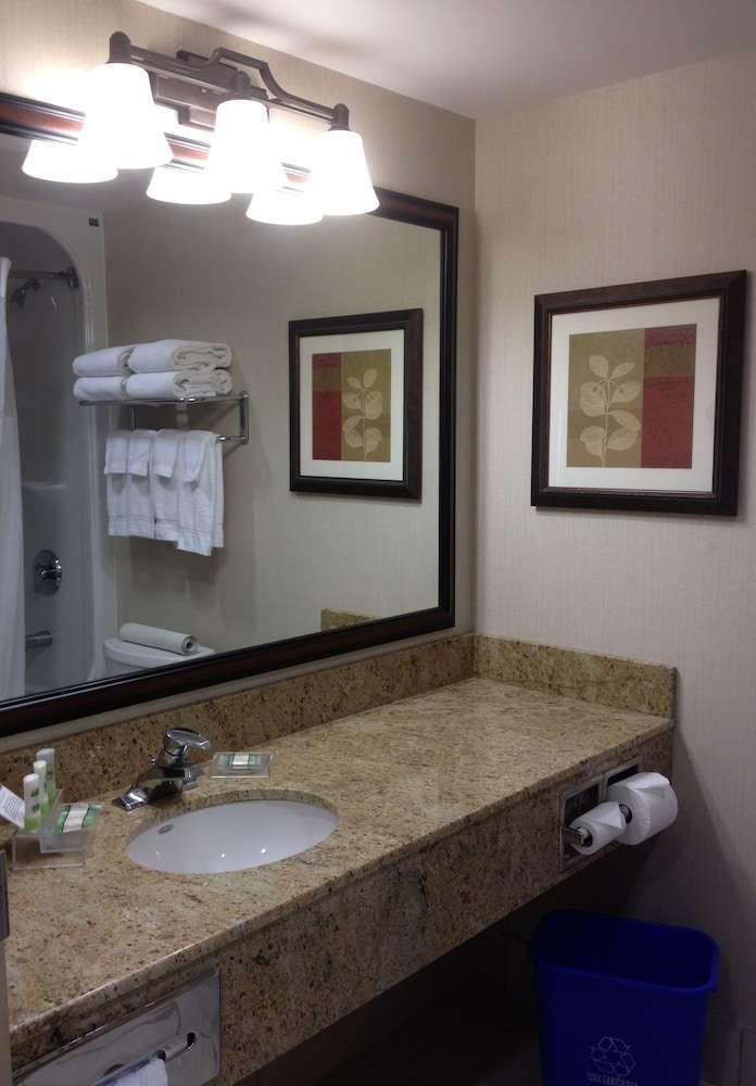 Hotel Country Inn & Suites by Radisson, Calgary-Northeast photo 1