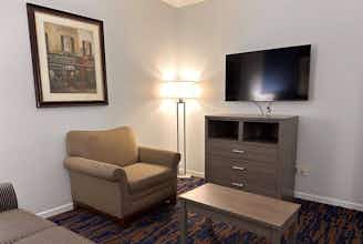 Hotel Baymont by Wyndham Indianapolis Northwest photo 3