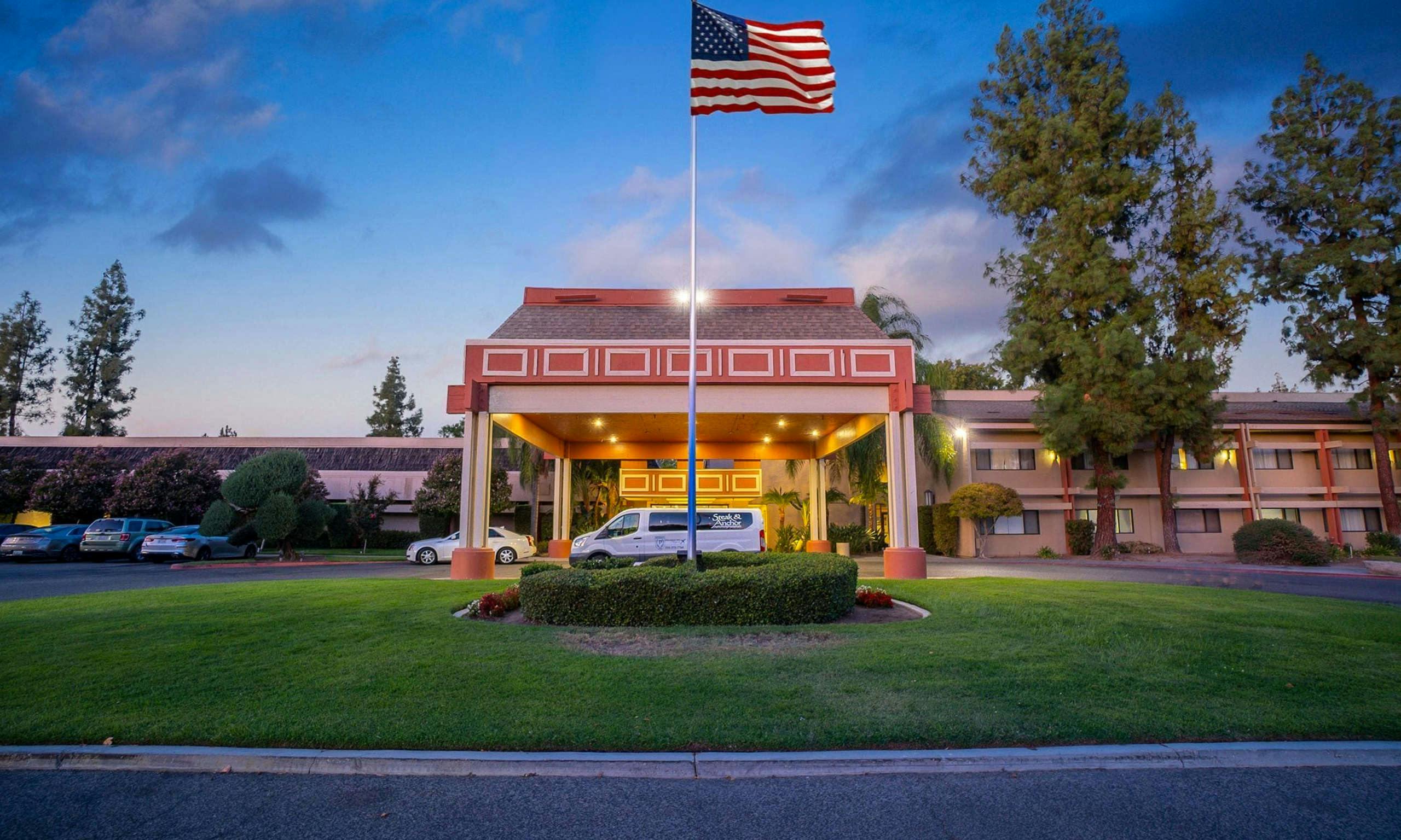 Piccadilly Inn Airport