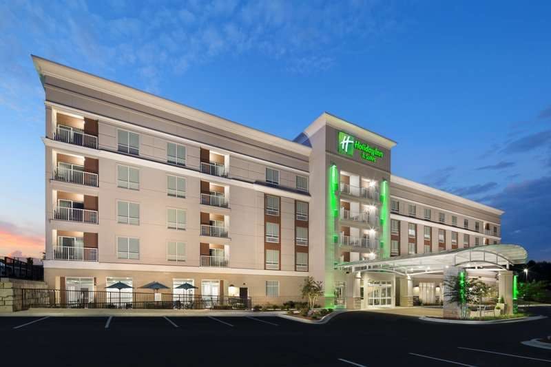 Holiday Inn & Suites Arden - Asheville Airport