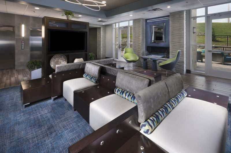 Hotel Holiday Inn & Suites Arden - Asheville Airport photo 3