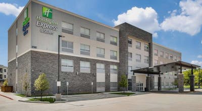 Holiday Inn Express & Suites Denton South