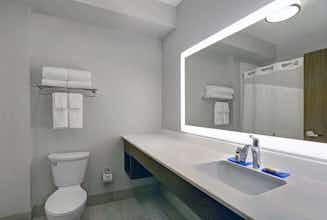 Hotel Holiday Inn Express & Suites Lenexa - Overland Park Area photo 5