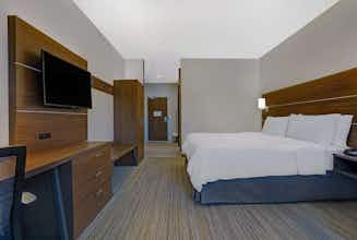 Hotel Holiday Inn Express & Suites Lenexa - Overland Park Area photo 1