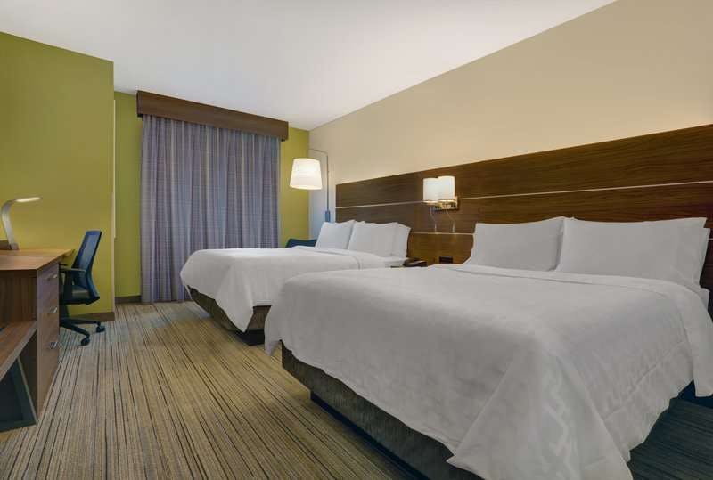 Hotel Holiday Inn Express & Suites Lenexa - Overland Park Area photo 2