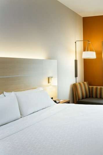 Hotel Holiday Inn Express & Suites Medford photo 5