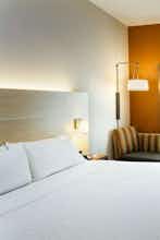 Hotel Holiday Inn Express & Suites Medford photo 5