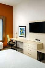 Hotel Holiday Inn Express & Suites Medford photo 2