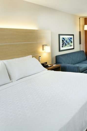 Hotel Holiday Inn Express & Suites Medford photo 3