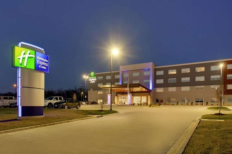 Holiday Inn Express & Suites Mount Vernon