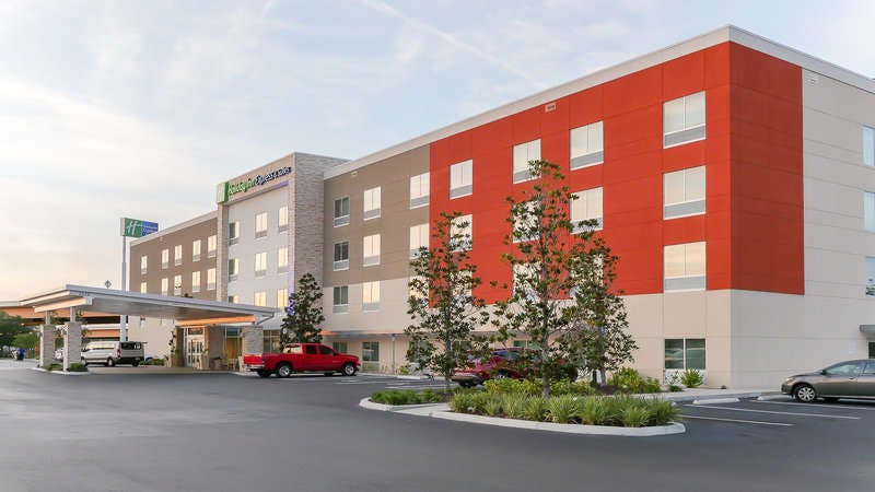Holiday Inn Express & Suites Tampa East Ybor City