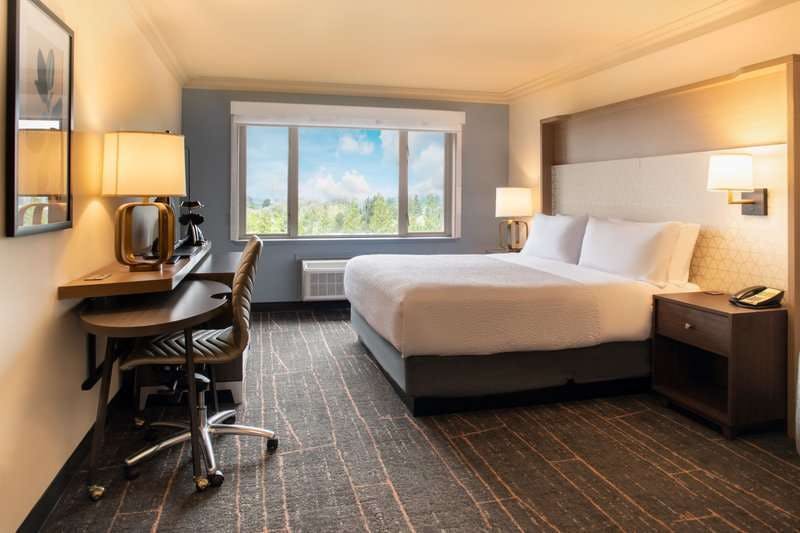 Hotel Holiday Inn Victoria – Elk Lake photo 1