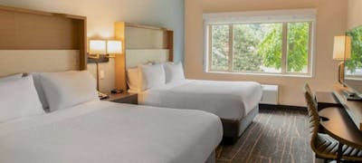 Holiday Inn Victoria – Elk Lake
