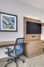 Hotel Holiday Inn Express & Suites Denton South photo 3