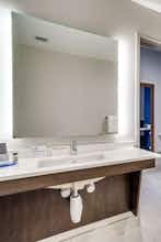 Hotel Holiday Inn Express & Suites Denton South photo 4