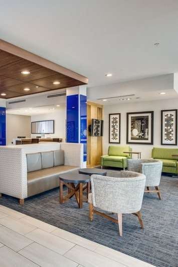 Hotel Holiday Inn Express & Suites Denton South photo 5