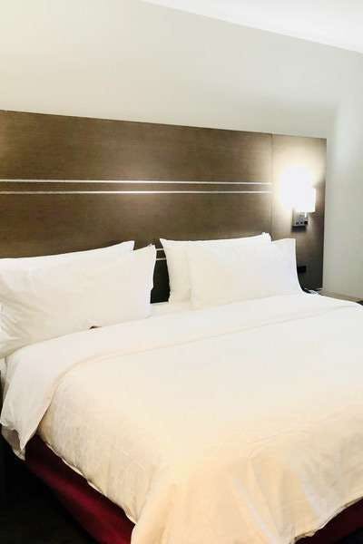 Hotel Holiday Inn Express & Suites Memphis Airport - Elvis Presley Blvd photo 1