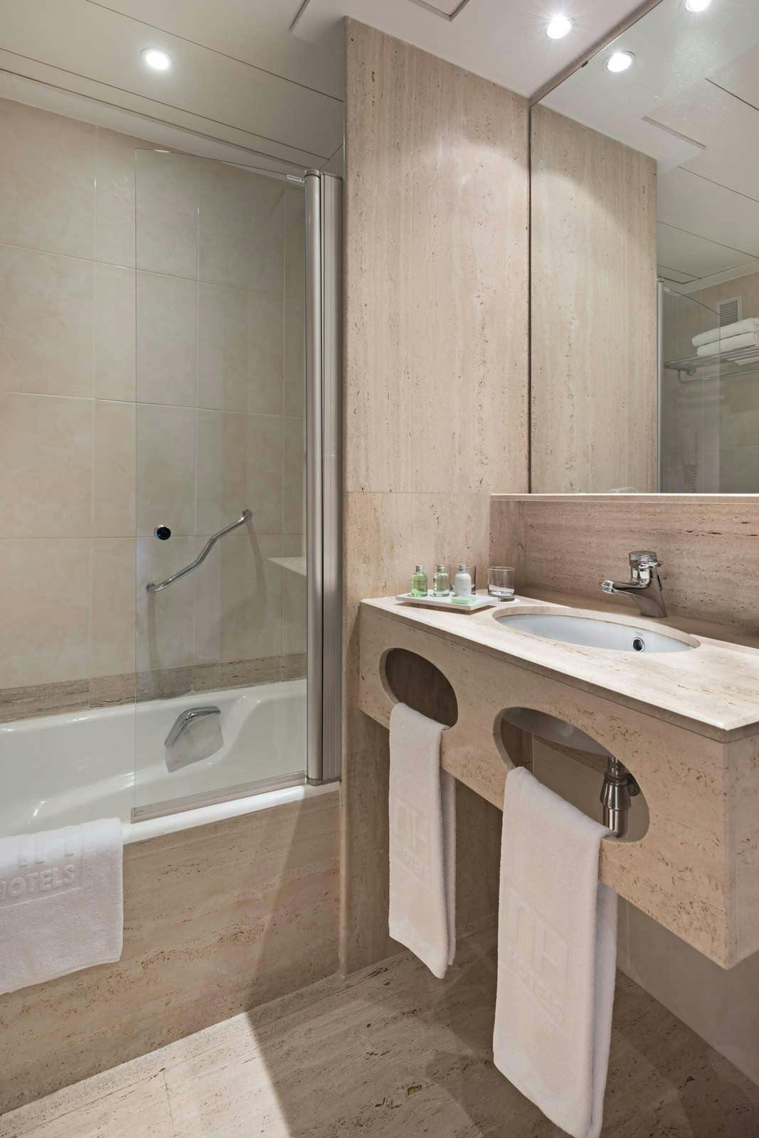 Hotel NH Valencia Center photo 3