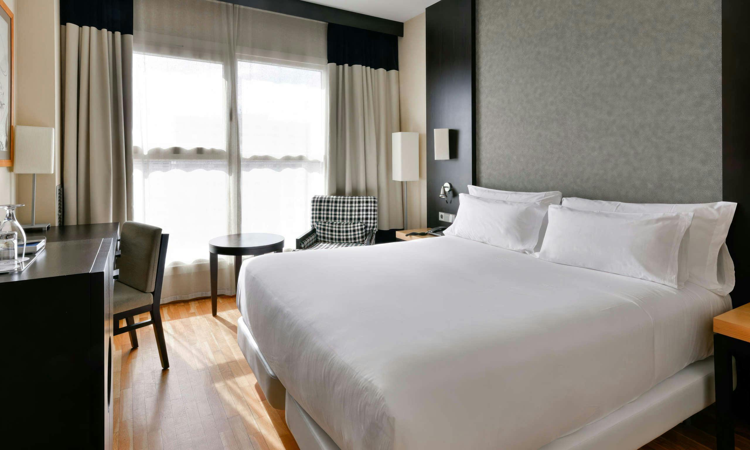 Hotel NH Valencia Center photo 2