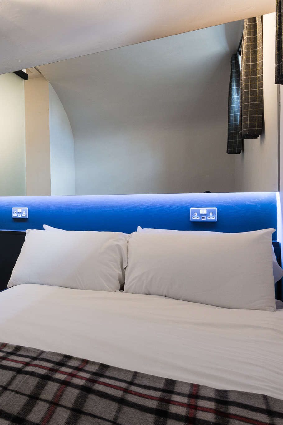 Hotel CoDE Pod Hostels - THE CoURT photo 2