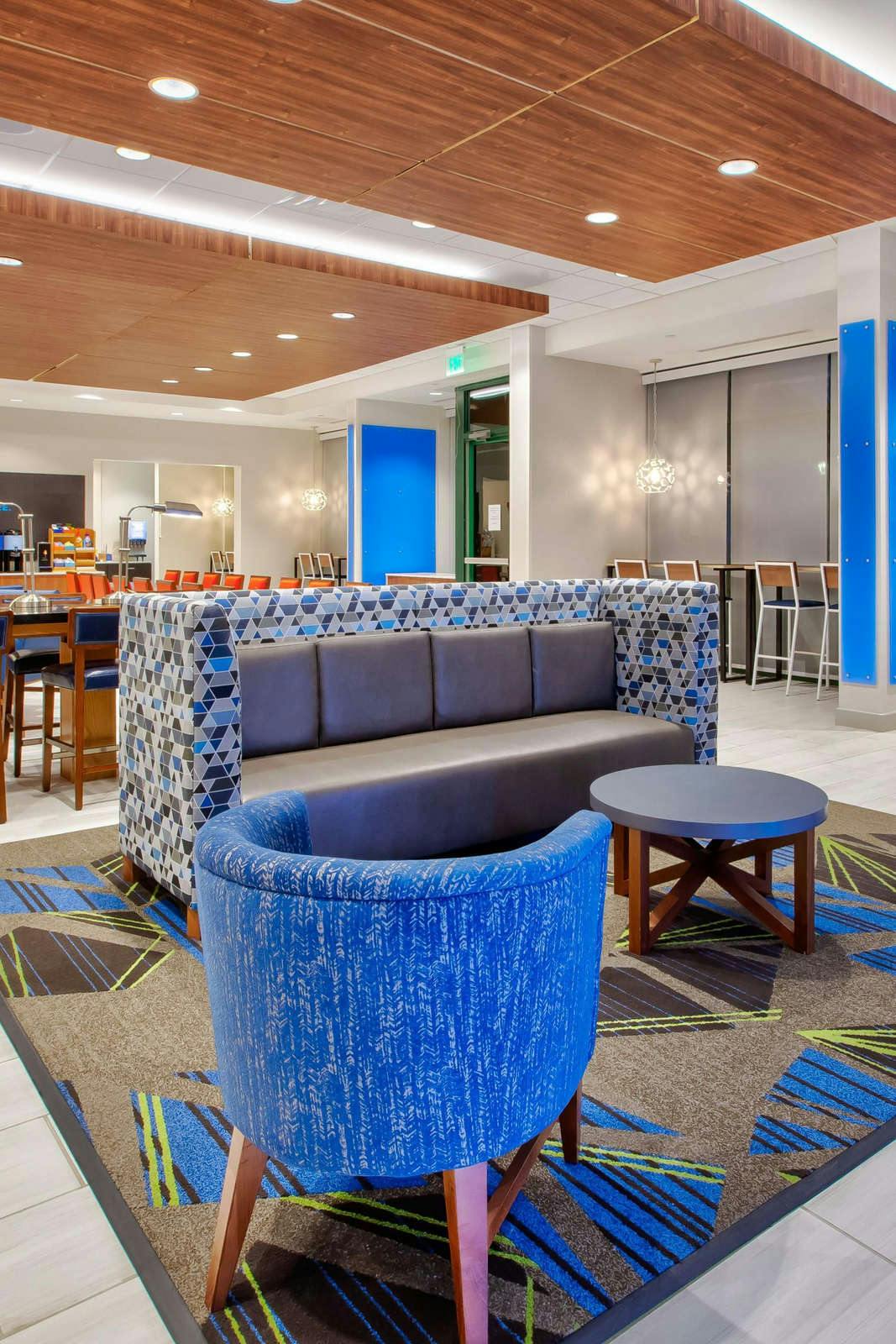 Hotel Holiday Inn Express & Suites VA Beach Oceanfront by IHG photo 5