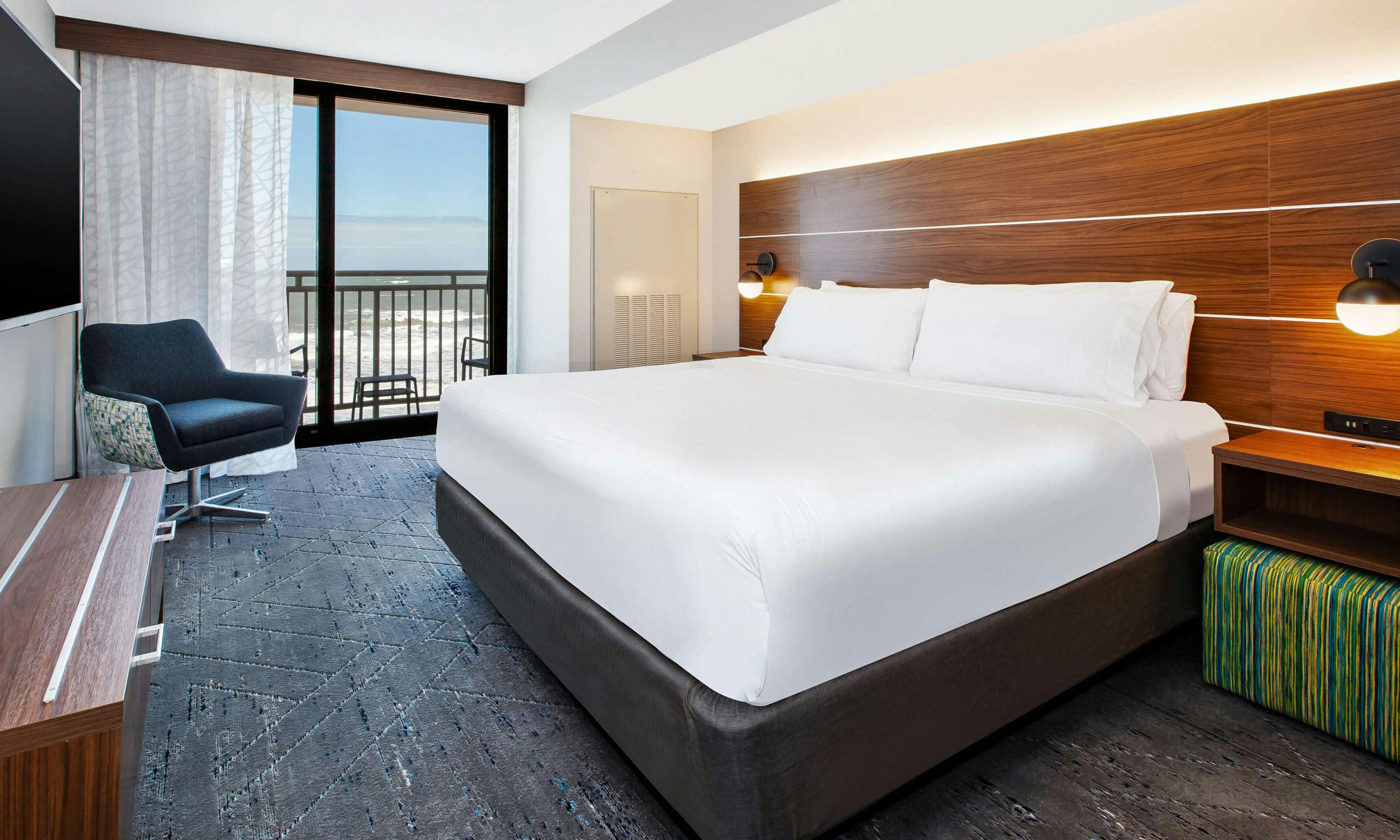 Hotel Holiday Inn Express & Suites VA Beach Oceanfront by IHG photo 2