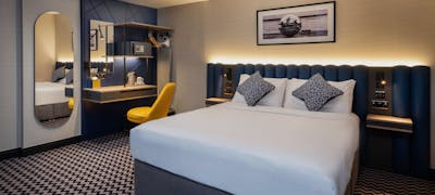 Academy Plaza Hotel