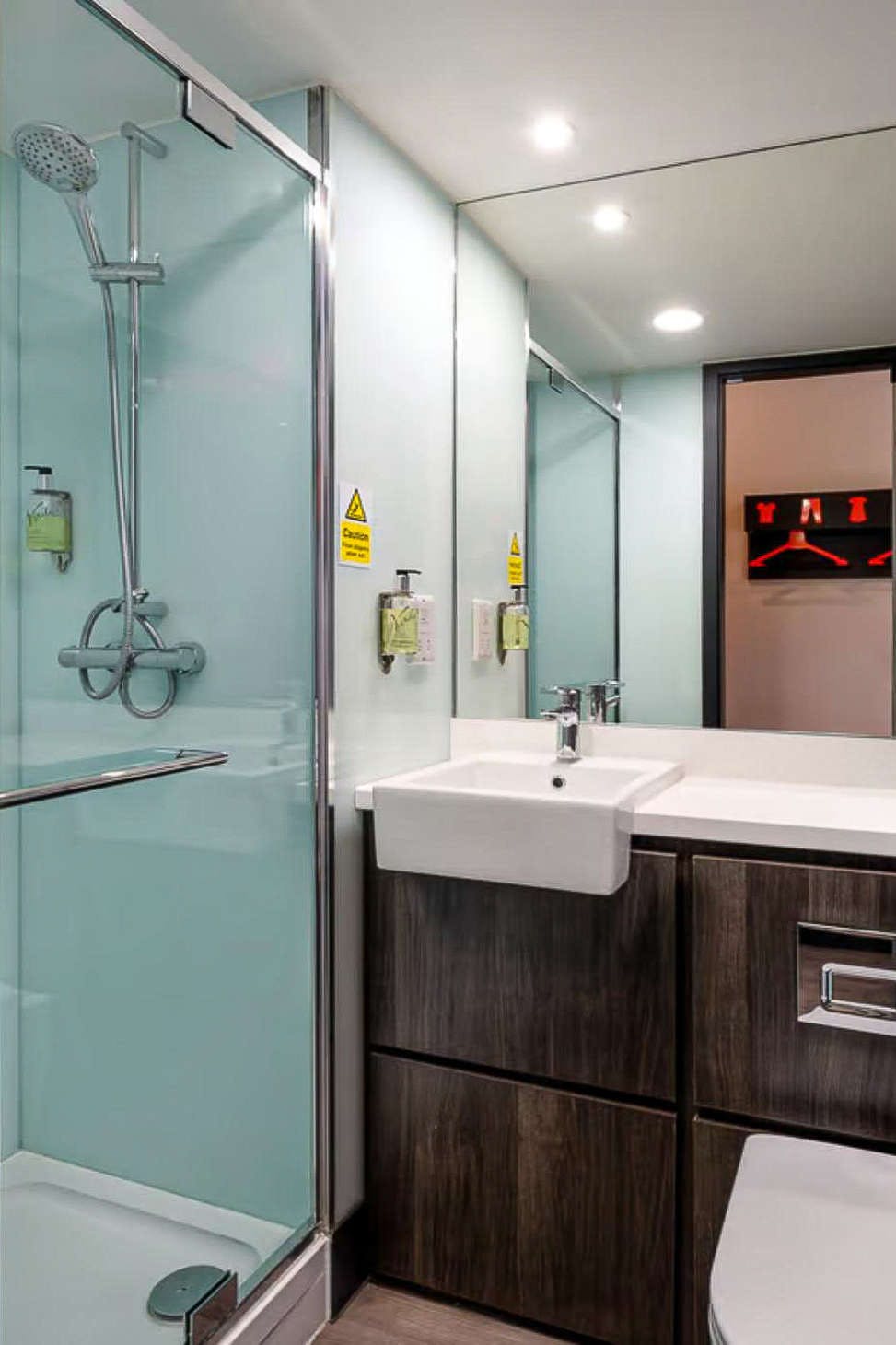 Hotel easyHotel Milton Keynes photo 5